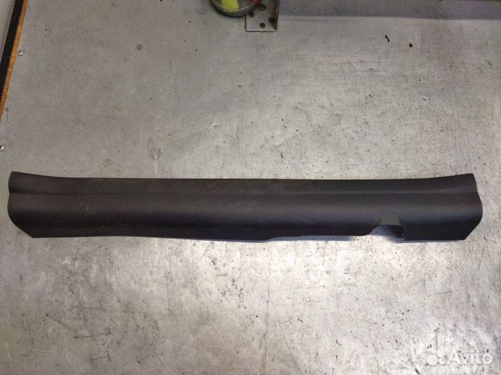 Накладка на порог передняя правая Kia Ceed хетчбэк