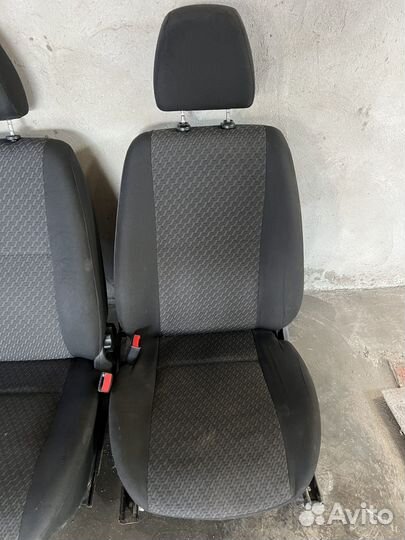 Передние Сиденья от LADA granta