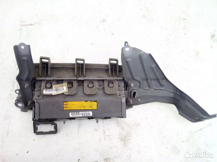 Подушка безопасности нижняя (для колен) Toyota