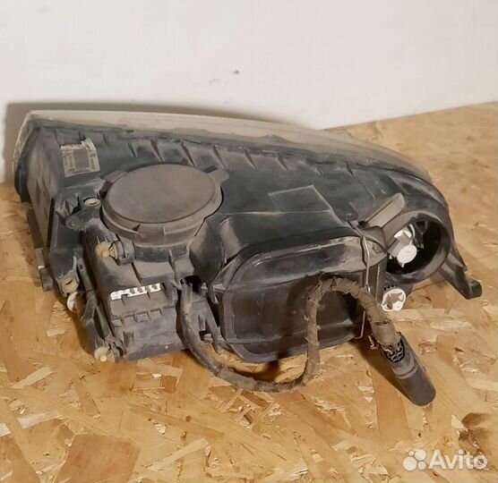 Фара передняя левая Volkswagen Touareg