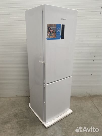 Холодильник Indesit ITR 5180 W 2-хкамерн. белый