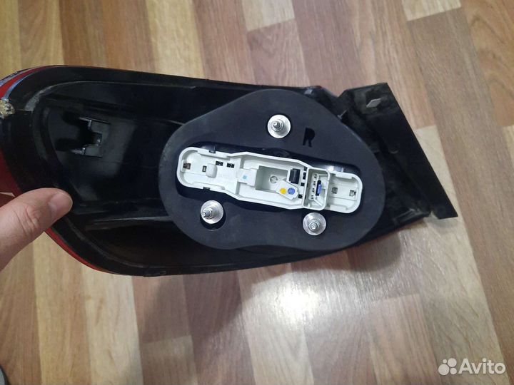 Правый задний фонарь на пассат сс