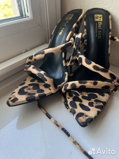 Леопардовые босоножки