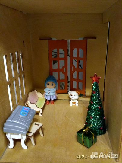 Домик кукольный с мебелью и куклами (разборный)