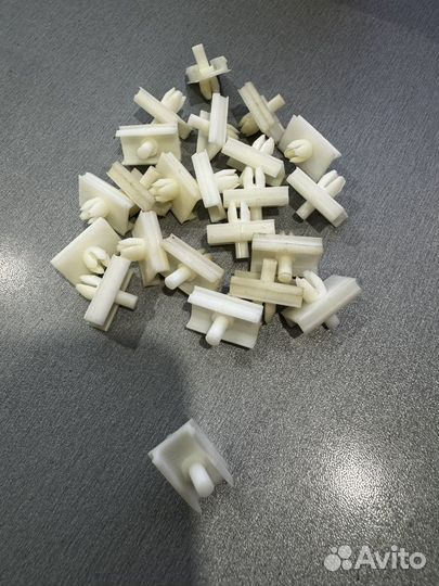 Клипса крепления молдинга BMW E34