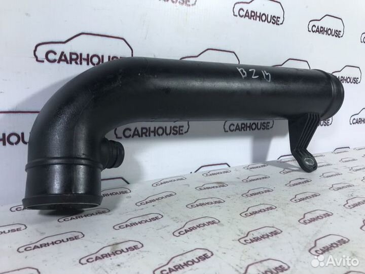 Патрубок воздушного фильтра Volkswagen Passat B6