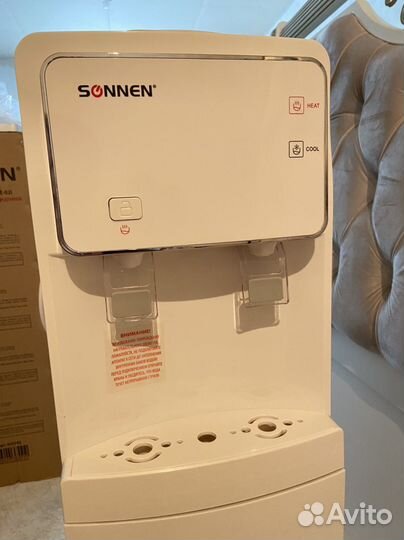 Кулер для воды напольный