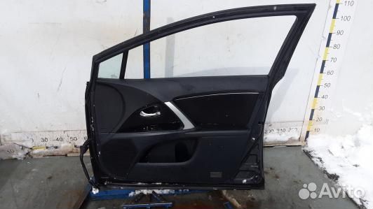 Дверь передняя правая toyota avensis T27 (YBE15E20