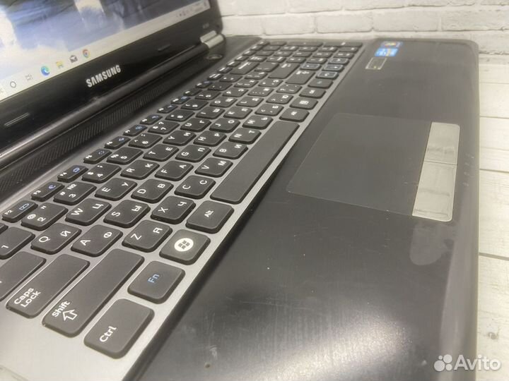 Шустрый ноутбук Samsung / 15.6 / i5 / SSD 256 Gb