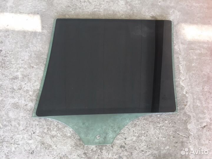 Стекло задней правой двери Mercedes W203 (3428)