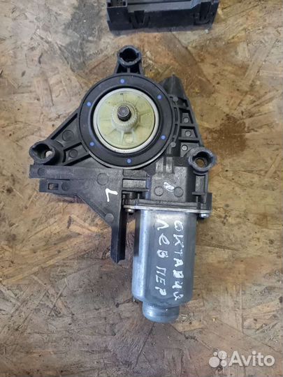 Мотор стеклоподъемника Шкода Октавия а5 2012