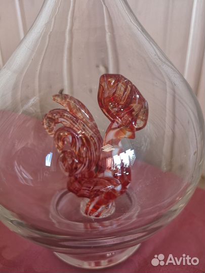Старинный графин с петушком (XlX век)