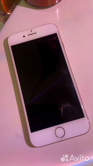 Телефон iPhone 7