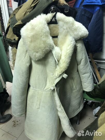 Бекеша армейская белого цвета