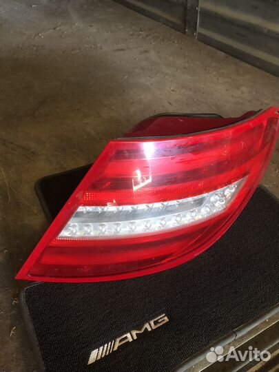 Задний правый фонарь MB W204