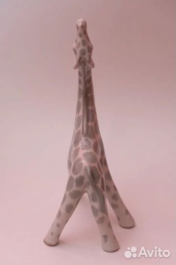 Фарфоровая статуэтка Жираф