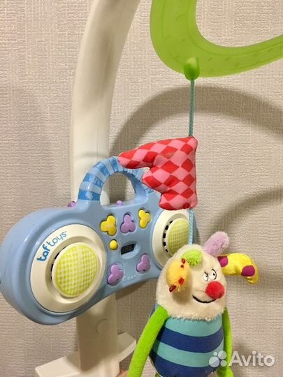 Музыкальный мобиль на кроватку