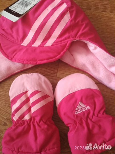 Детская шапка и варежки