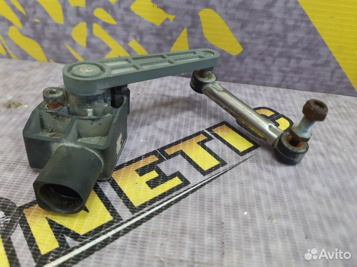 Датчик положения кузова Опель Астра Н седан