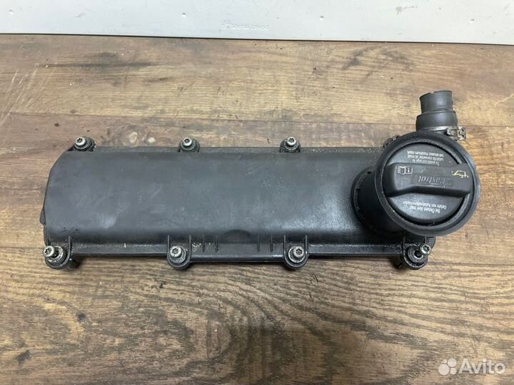 Клапанная крышка Volkswagen Jetta5 седан BSE 2008