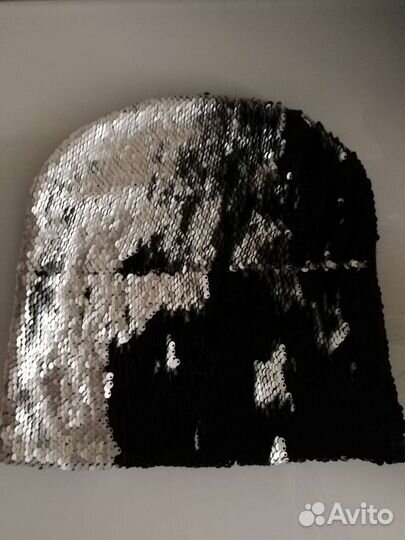 Шапка с пайетками антистресс