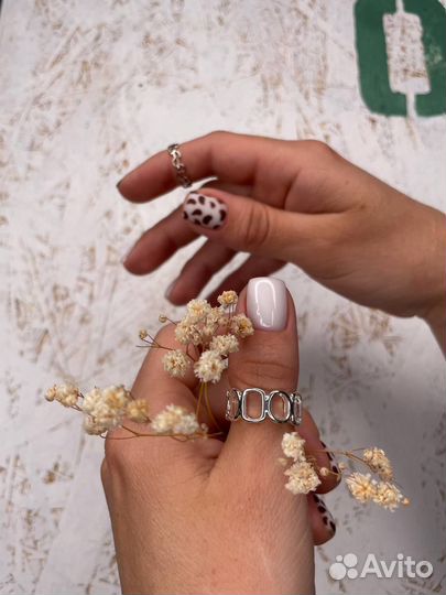 Модель на маникюр на регулярной основе