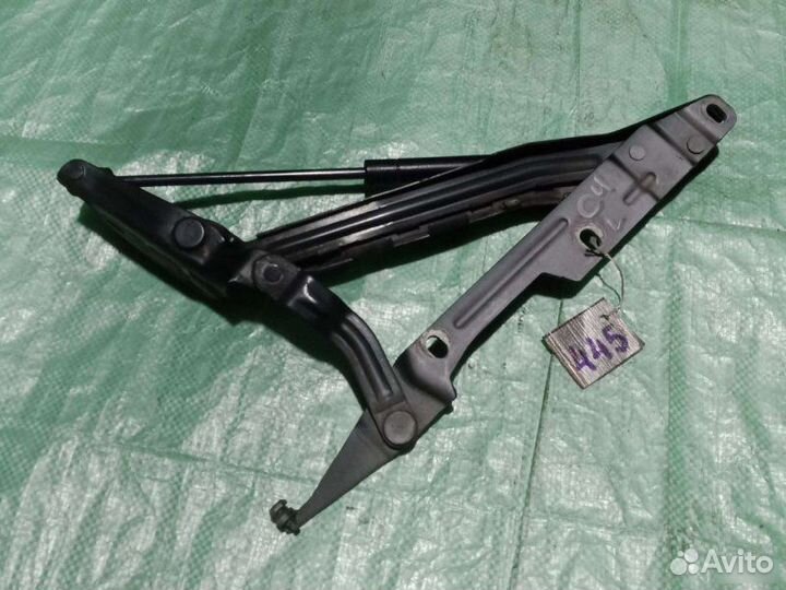 Петля багажника левая Audi A6 C4