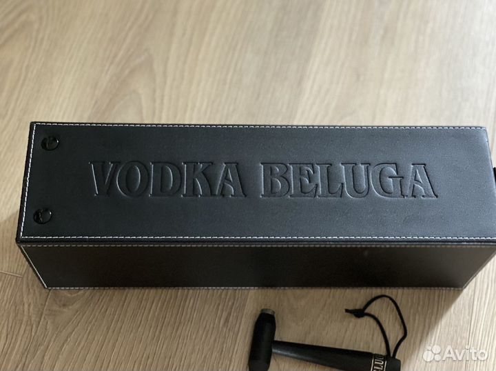 Упаковка от водки Белуга Gold Line 0,75 с кистью