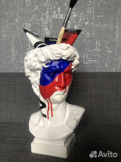 Бюст Своих не бросаем Z