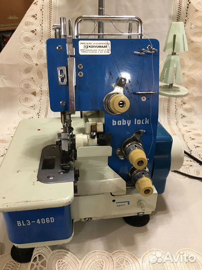 Швейная машинка оверлок.Япония