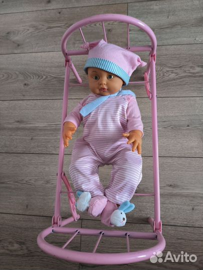 Кукла пупс в кроватке