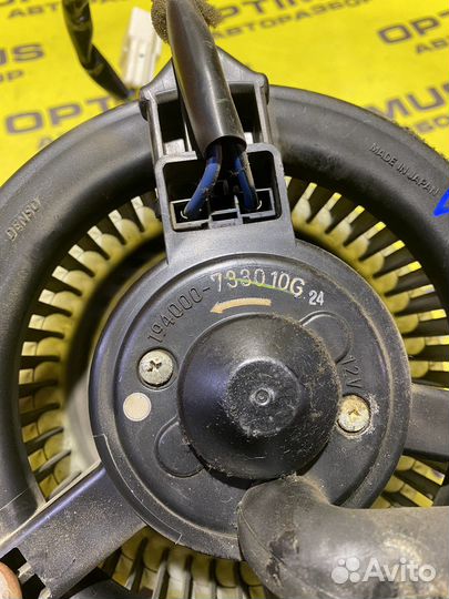 Моторчик печки Toyota Voxy