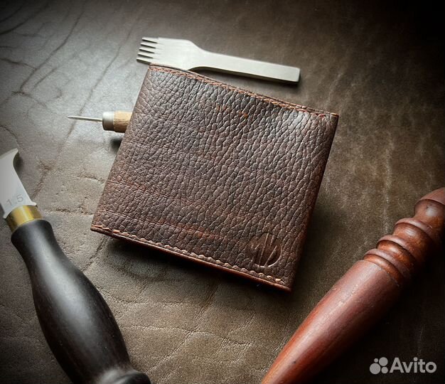 Компактный кожаный бифолд ручной работы
