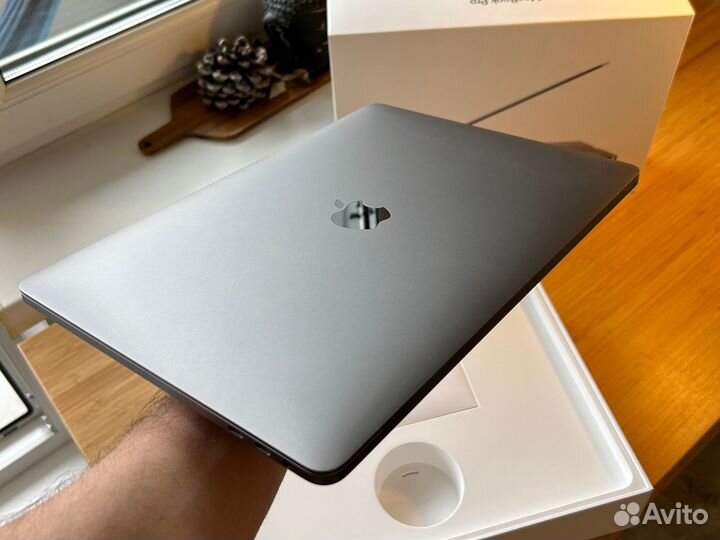 Apple Macbook Pro 13 (8GB, 512GB SSD)