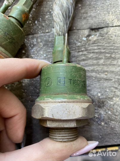 Тиристор Т160