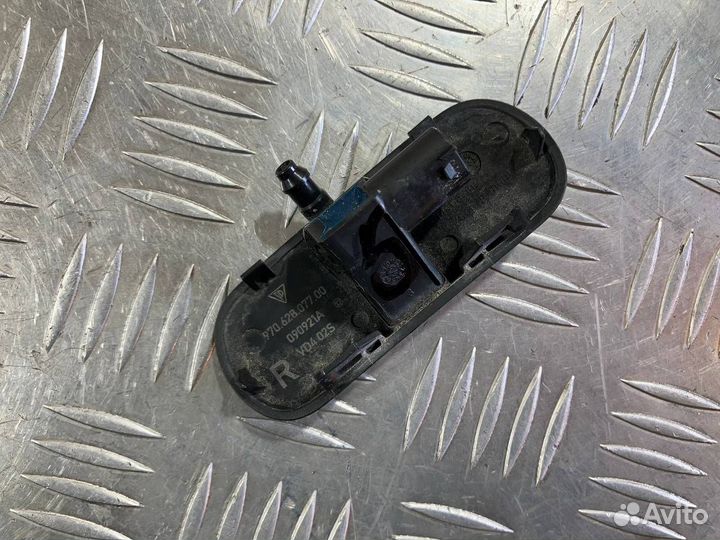 Форсунка омывателя лобового стекла правая Porsche