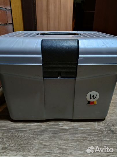 Ящик со щетками