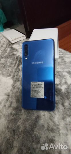 Samsung Galaxy A7 (2018), 4/64 ГБ