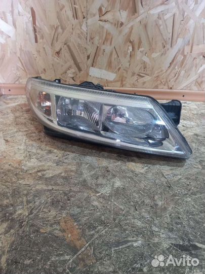Фара Правая Рено Лагуна 2 8200002847