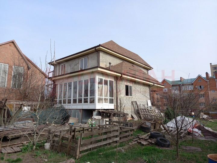 Дом 194 м² на участке 6 сот.