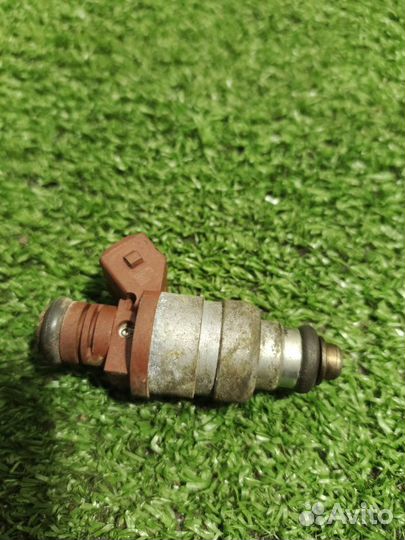 Форсунка топливная Chevrolet Lacetti седан 1.4