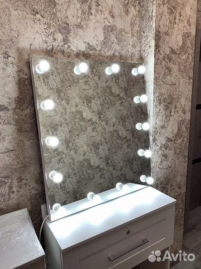 Зеркало с лампочками 75х85