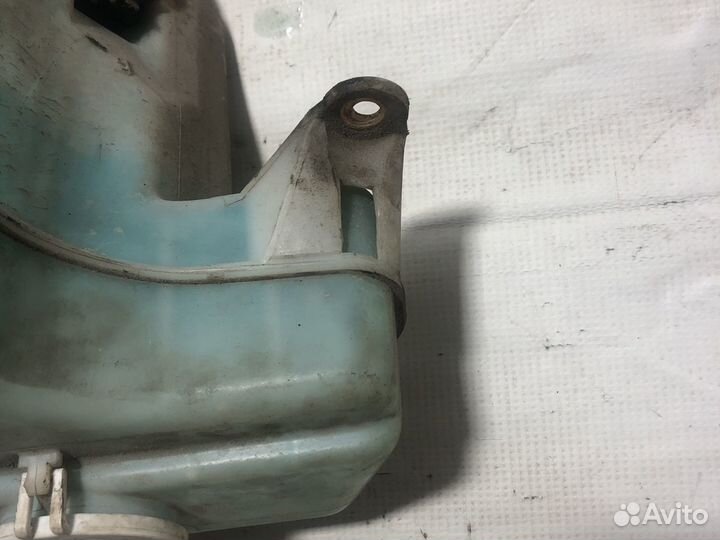 Бачок омывателя mitsubishi diamante