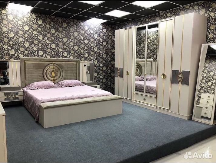 Спальный гарнитур