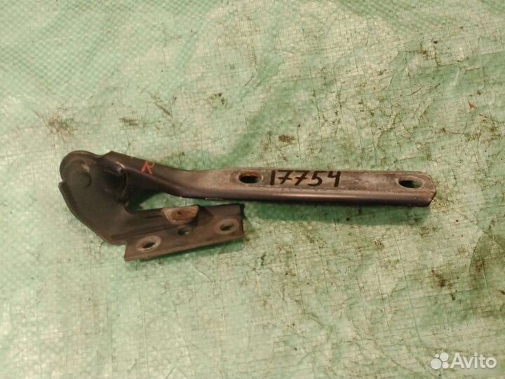 Петля капота правая Audi A4 B5