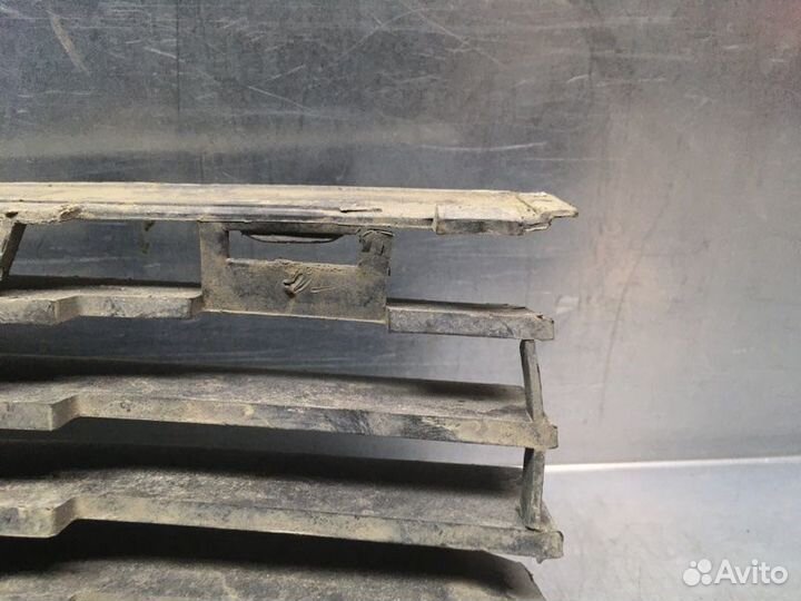 Решетка в бампер левая Volkswagen Passat B5 1996-2