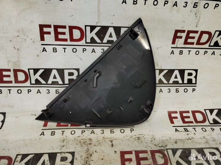 Накладка на торпедо правая Volkswagen Passat B7