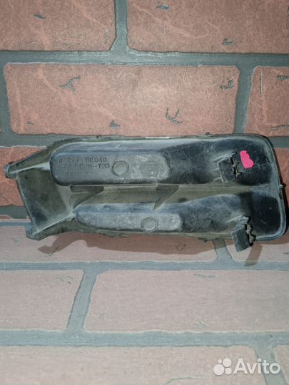 Заглушка бампера nissan bluebird U14 FR/LH