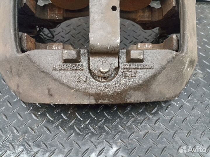 21487605 Суппорт передний правый