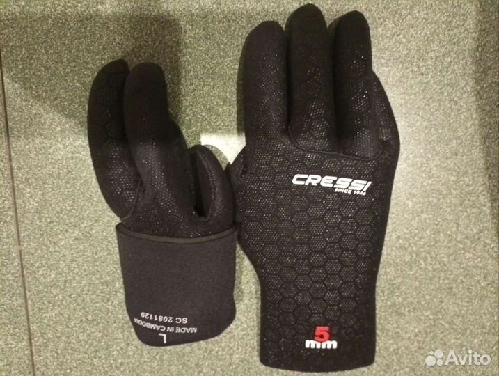 Неопреновые перчатки для дайвинга новые